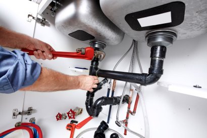 How to Minimize Damage While Waiting on an Emergency Plumber?